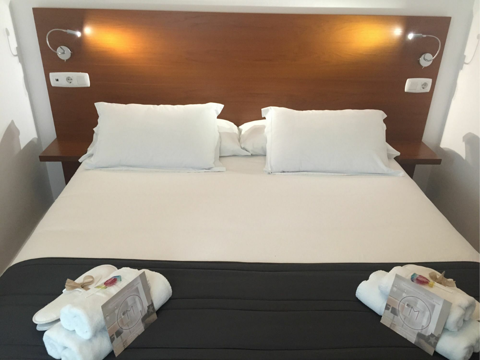Apartamentos Dona Carmen Малага Екстер'єр фото